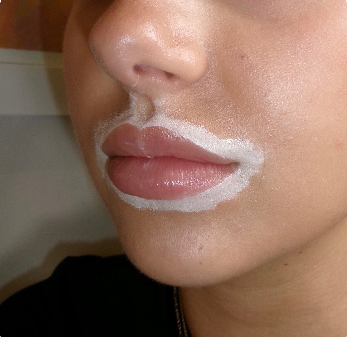 Lip mapping before the lip blush treatment